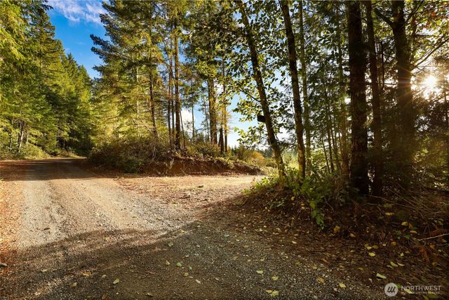 63 Wayne Road W, Seabeck, WA 98380
