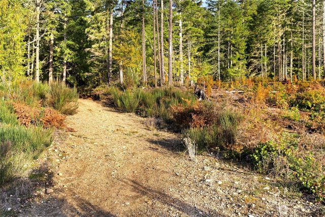 63 Wayne Road W, Seabeck, WA 98380