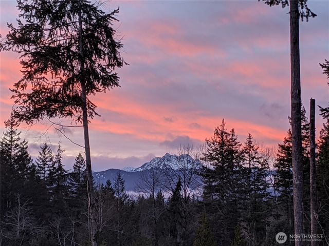 63 Wayne Road W, Seabeck, WA 98380