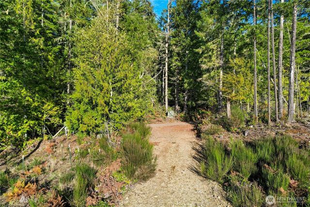 63 Wayne Road W, Seabeck, WA 98380
