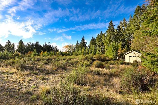 63 Wayne Road W, Seabeck, WA 98380
