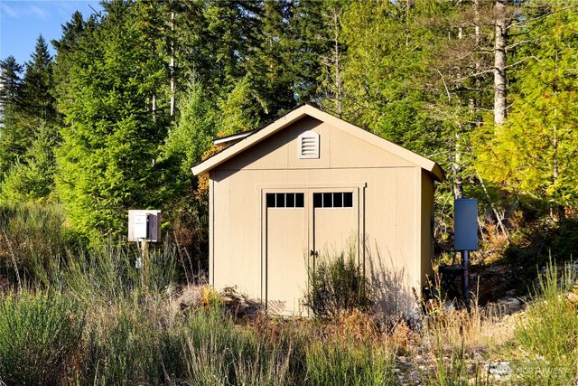 63 Wayne Road W, Seabeck, WA 98380