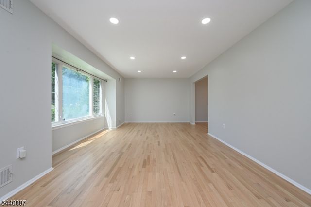 133 Hickory Rd, Franklin Twp., NJ 08873