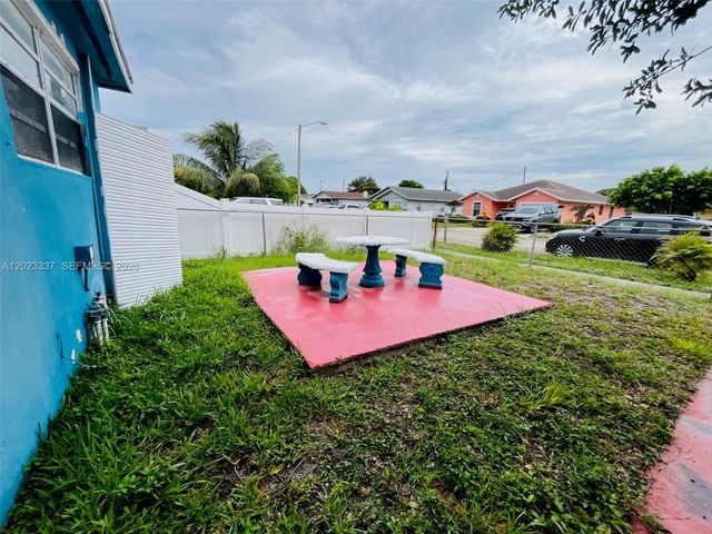 1344 W 10th St, Riviera Beach, FL 33404