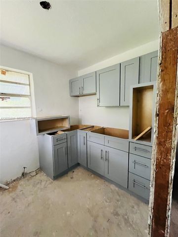1344 W 10th St, Riviera Beach, FL 33404