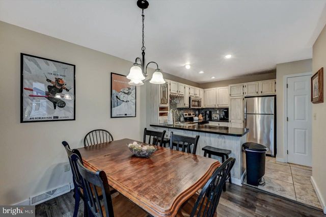 52 LAURELWOODS DR, Lake Harmony, PA 18624