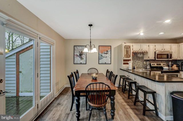 52 LAURELWOODS DR, Lake Harmony, PA 18624