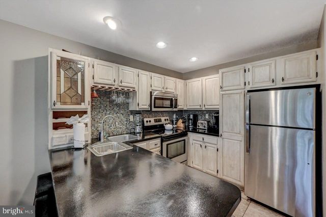 52 LAURELWOODS DR, Lake Harmony, PA 18624