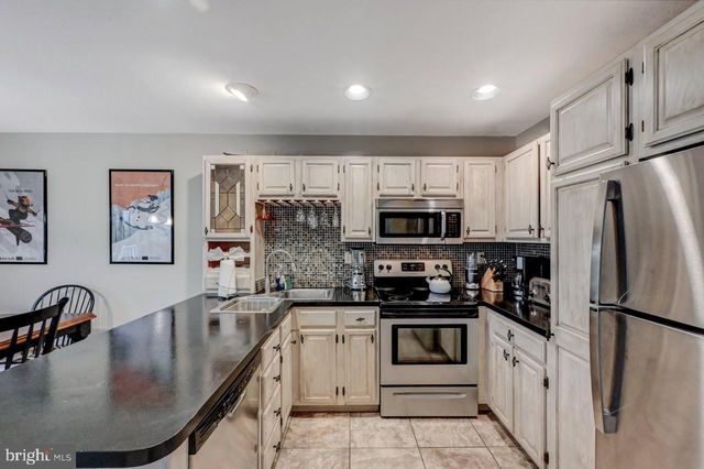 52 LAURELWOODS DR, Lake Harmony, PA 18624