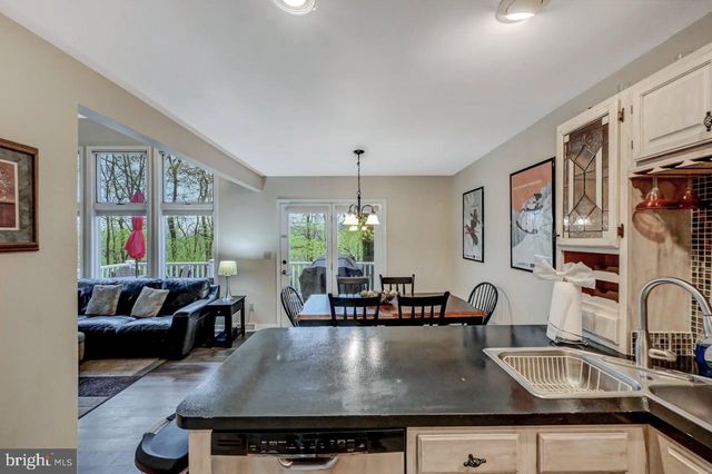 52 LAURELWOODS DR, Lake Harmony, PA 18624