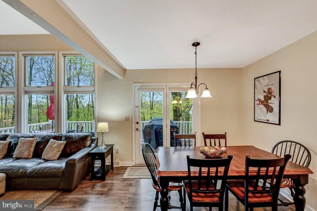 52 LAURELWOODS DR, Lake Harmony, PA 18624