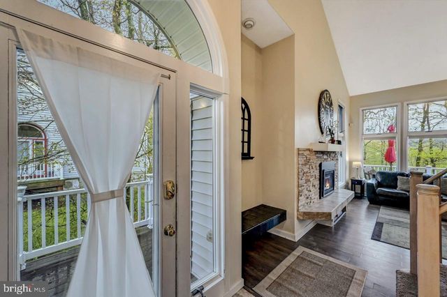 52 LAURELWOODS DR, Lake Harmony, PA 18624