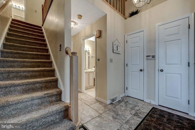 52 LAURELWOODS DR, Lake Harmony, PA 18624