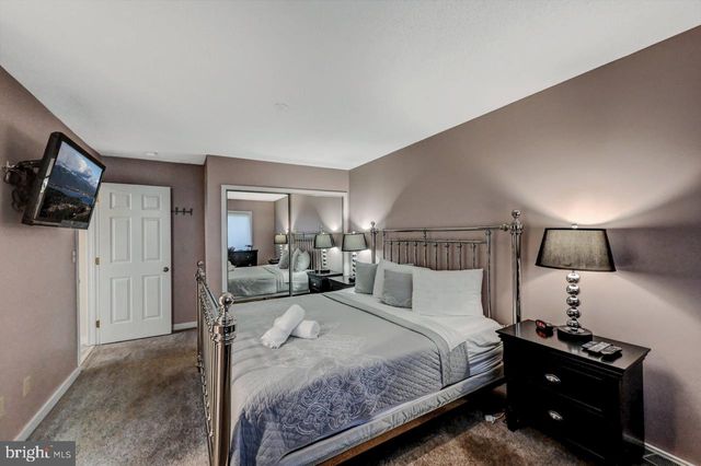 52 LAURELWOODS DR, Lake Harmony, PA 18624