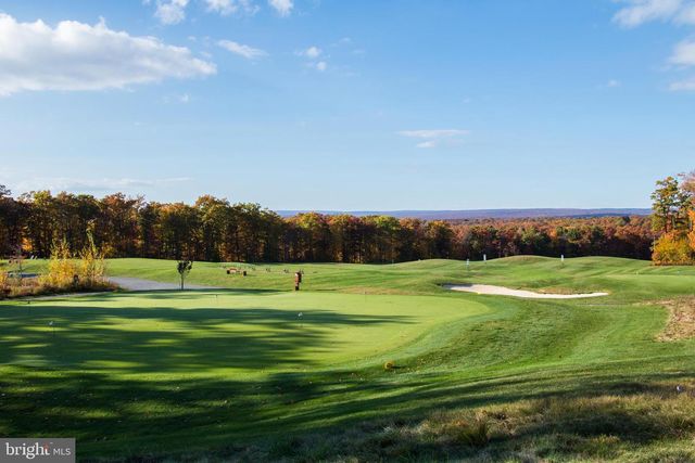 52 LAURELWOODS DR, Lake Harmony, PA 18624