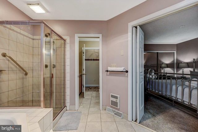 52 LAURELWOODS DR, Lake Harmony, PA 18624