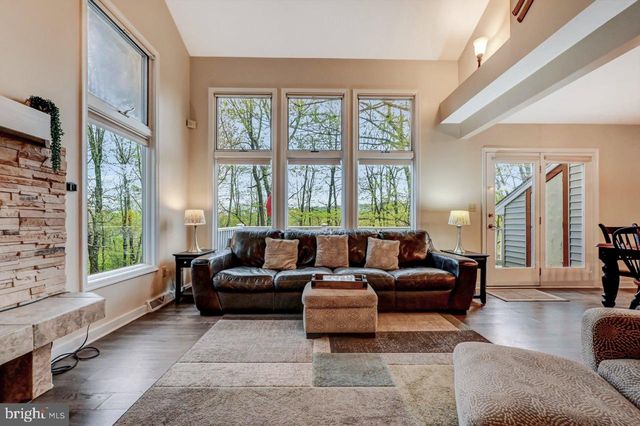 52 LAURELWOODS DR, Lake Harmony, PA 18624