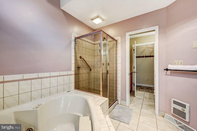 52 LAURELWOODS DR, Lake Harmony, PA 18624