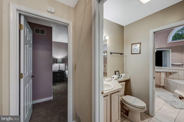 52 LAURELWOODS DR, Lake Harmony, PA 18624