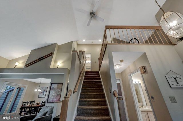 52 LAURELWOODS DR, Lake Harmony, PA 18624