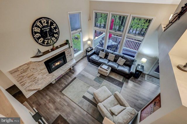 52 LAURELWOODS DR, Lake Harmony, PA 18624