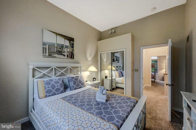 52 LAURELWOODS DR, Lake Harmony, PA 18624