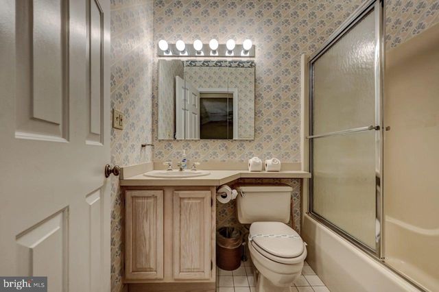 52 LAURELWOODS DR, Lake Harmony, PA 18624