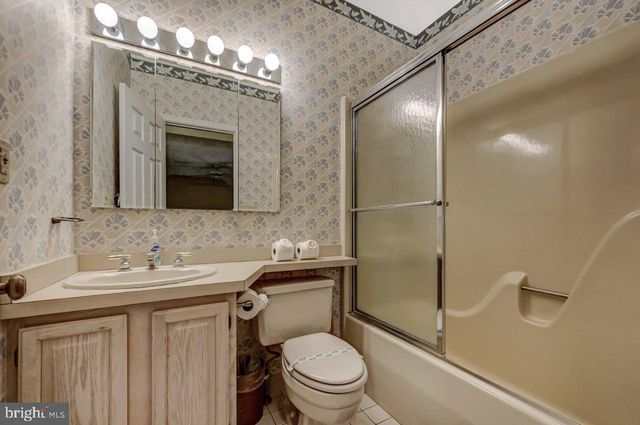 52 LAURELWOODS DR, Lake Harmony, PA 18624