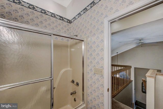 52 LAURELWOODS DR, Lake Harmony, PA 18624