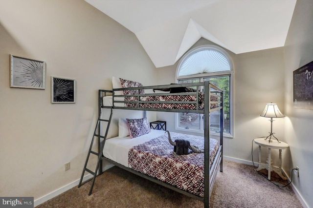 52 LAURELWOODS DR, Lake Harmony, PA 18624