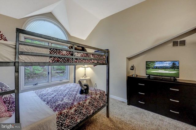 52 LAURELWOODS DR, Lake Harmony, PA 18624