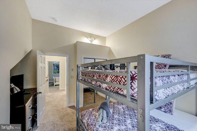 52 LAURELWOODS DR, Lake Harmony, PA 18624