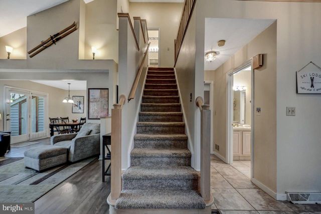 52 LAURELWOODS DR, Lake Harmony, PA 18624