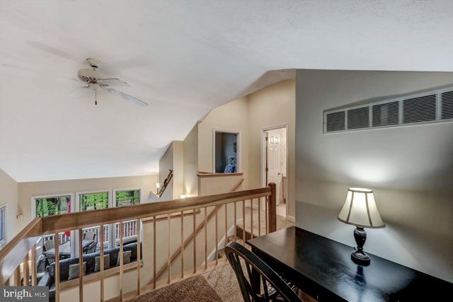 52 LAURELWOODS DR, Lake Harmony, PA 18624