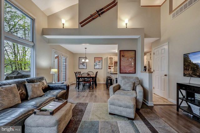 52 LAURELWOODS DR, Lake Harmony, PA 18624