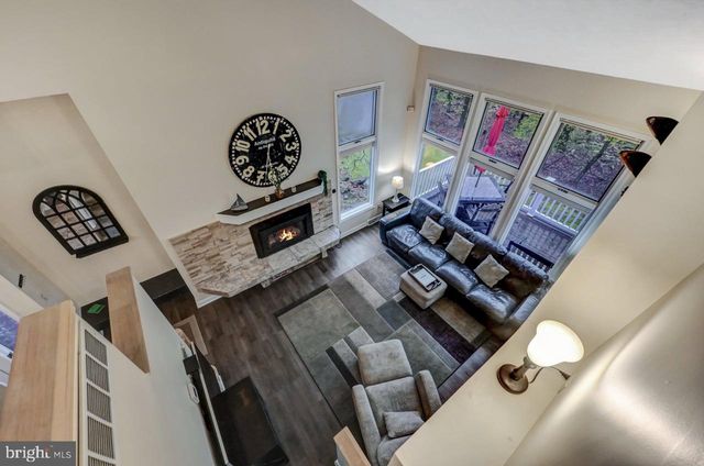 52 LAURELWOODS DR, Lake Harmony, PA 18624