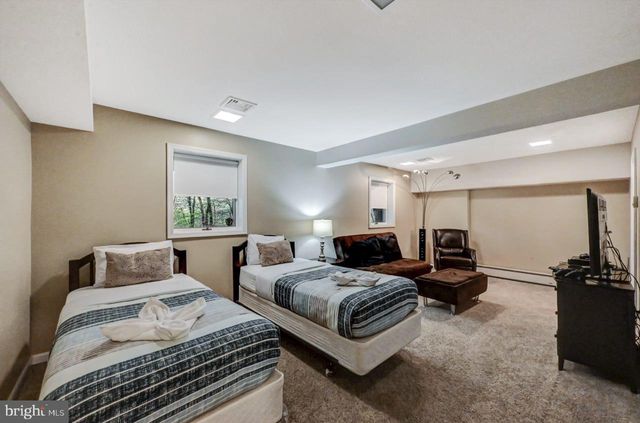 52 LAURELWOODS DR, Lake Harmony, PA 18624