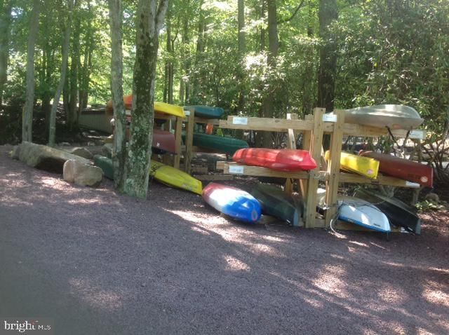 52 LAURELWOODS DR, Lake Harmony, PA 18624