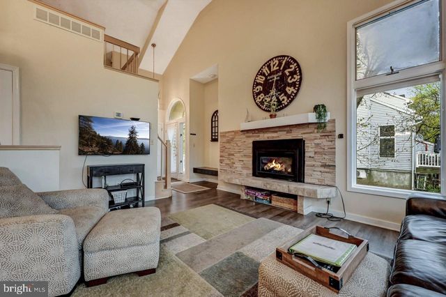 52 LAURELWOODS DR, Lake Harmony, PA 18624