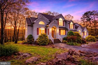 52 LAURELWOODS DR, Lake Harmony, PA 18624