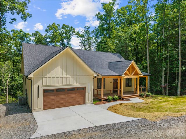 210 Hickory Tree Lane, Hendersonville, NC 28739