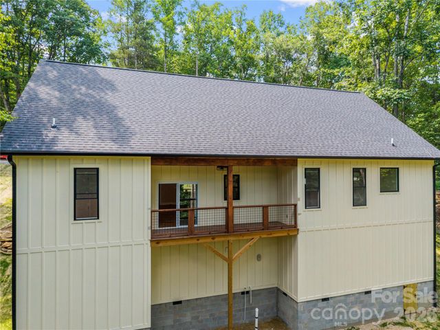 210 Hickory Tree Lane, Hendersonville, NC 28739