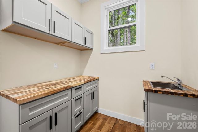 210 Hickory Tree Lane, Hendersonville, NC 28739