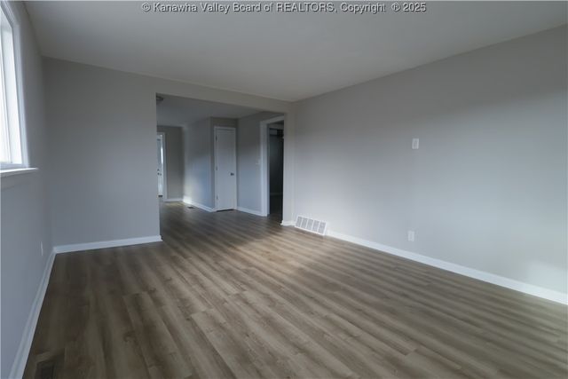 915 9th Street, Nitro, WV 25143