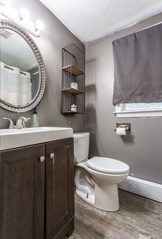 912 Plymouth St, Middleboro, MA 02346