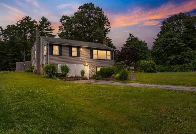 912 Plymouth St, Middleboro, MA 02346
