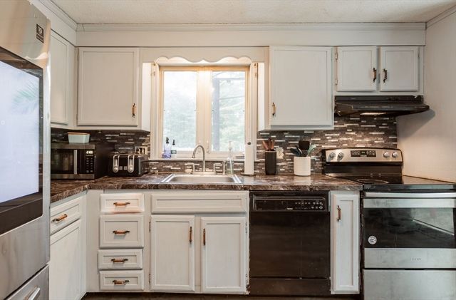 912 Plymouth St, Middleboro, MA 02346