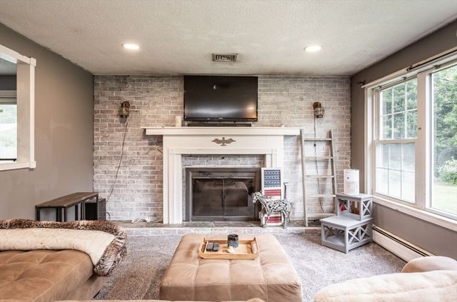 912 Plymouth St, Middleboro, MA 02346
