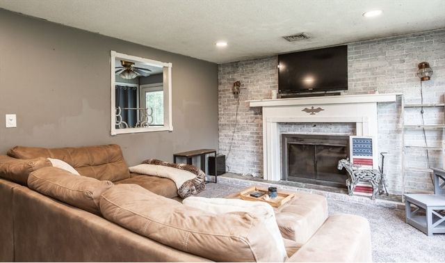 912 Plymouth St, Middleboro, MA 02346