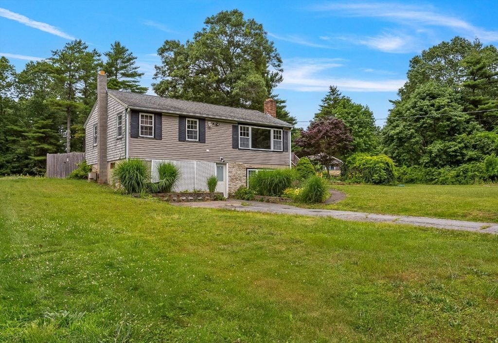 912 Plymouth St, Middleboro, MA 02346